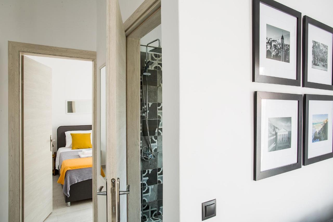 Deluxe Town Hall Square Flat In Historical Center 3 Corfu  외부 사진